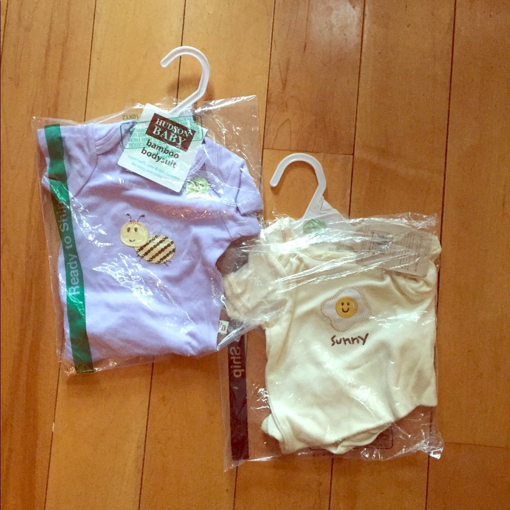 Pair of onesies.  Sizes nb & 0-3 months.